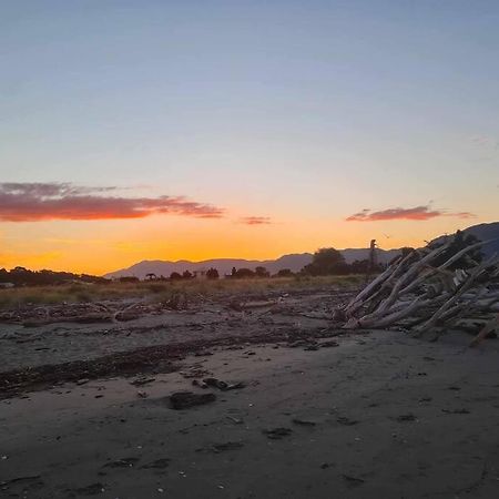 Beachfront Escape Collingwood Esterno foto