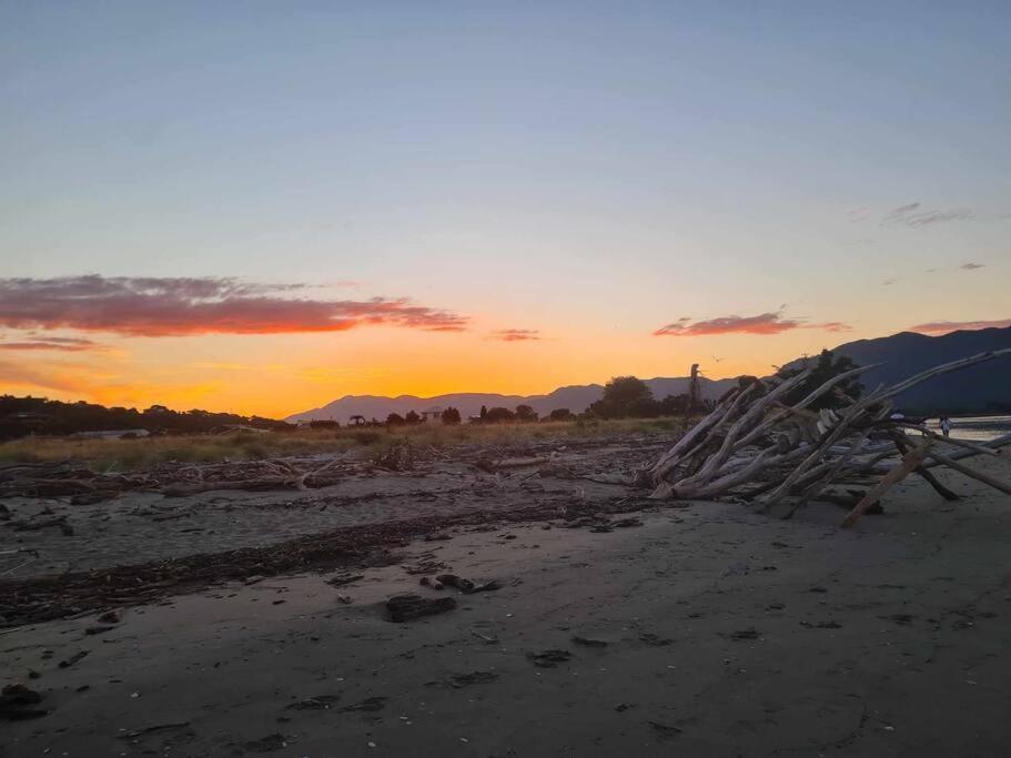 Beachfront Escape Collingwood Esterno foto